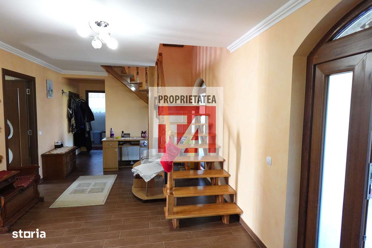 Casa spatioasa si teren de 1500mp Unguras-9