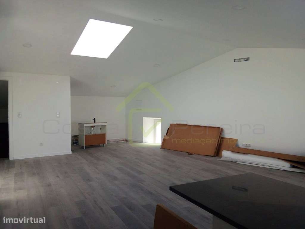 Moradia t3 com espaço exterior a minutos das praias-3