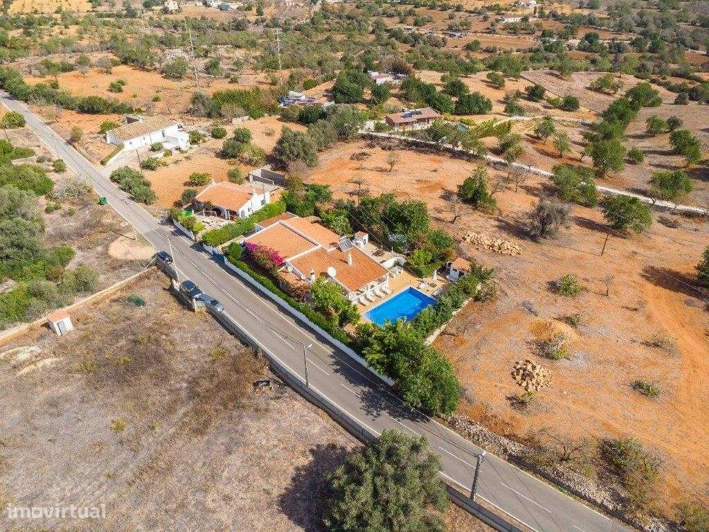 Moradia térrea V2 + 2 com piscina - Ataboeira - Guia - Albufeira - Grande imagem: 4/28
