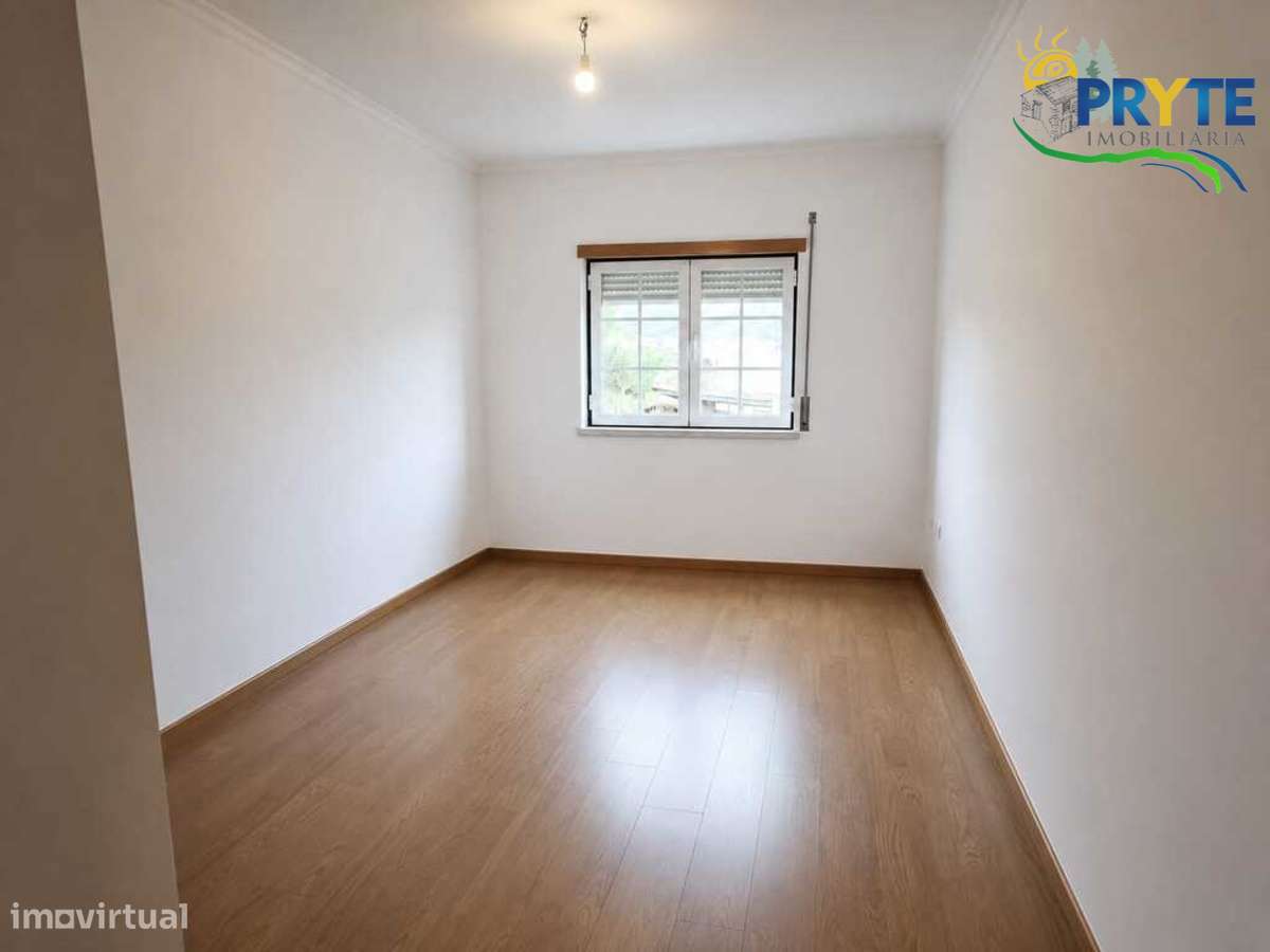 Apartamento T2 situado na Vila da Sertã-9
