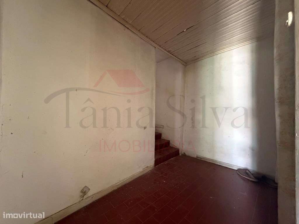 Moradia Térrea T1 para Restauro em Bustelo, Recarei-11