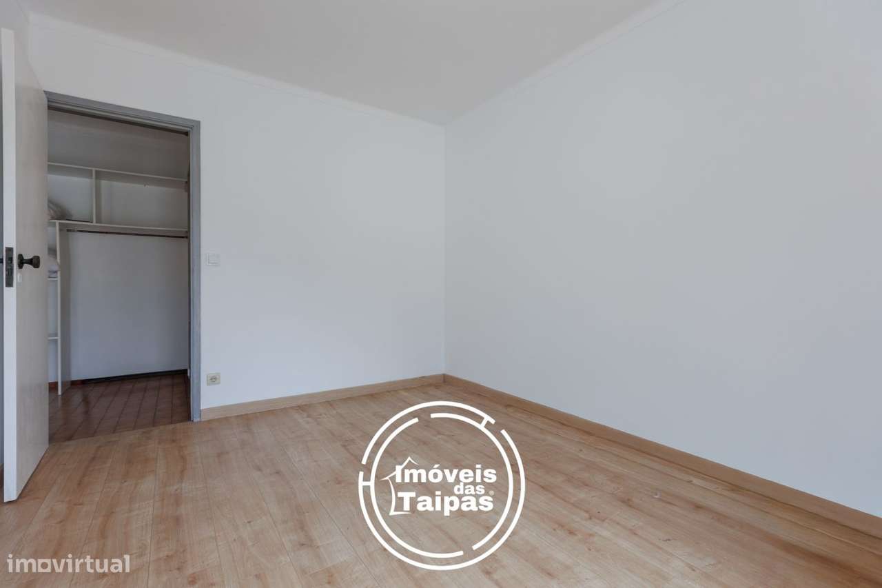 Vende-se Apartamento Duplex Centro das Taipas-21