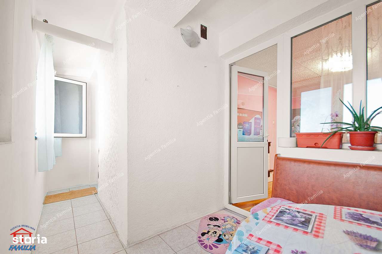 Apartament spatios, renovat, 4 camere, decomandat, etaj 4, Micro 39 - Imagine principală: 2/18