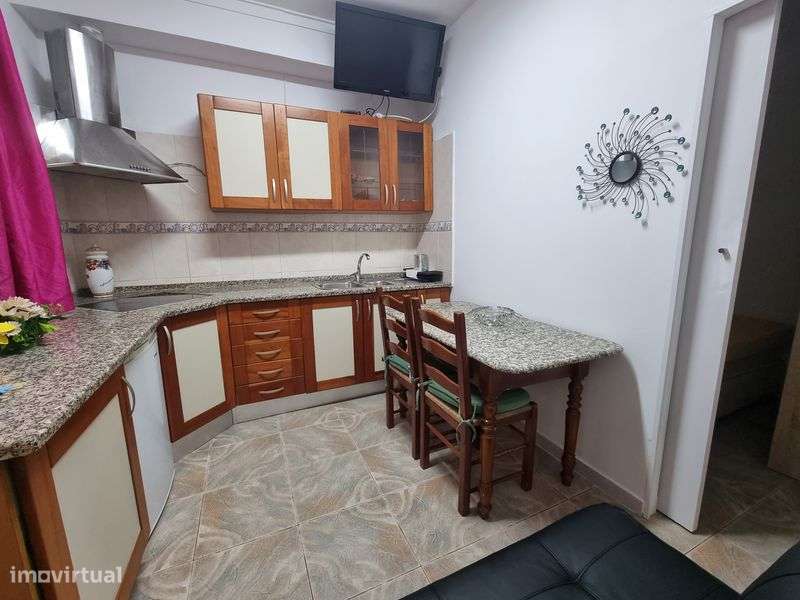 Casinha individual (só para 1 pessoa) em moradia na Granja, Vialonga - Grande imagem: 1/11