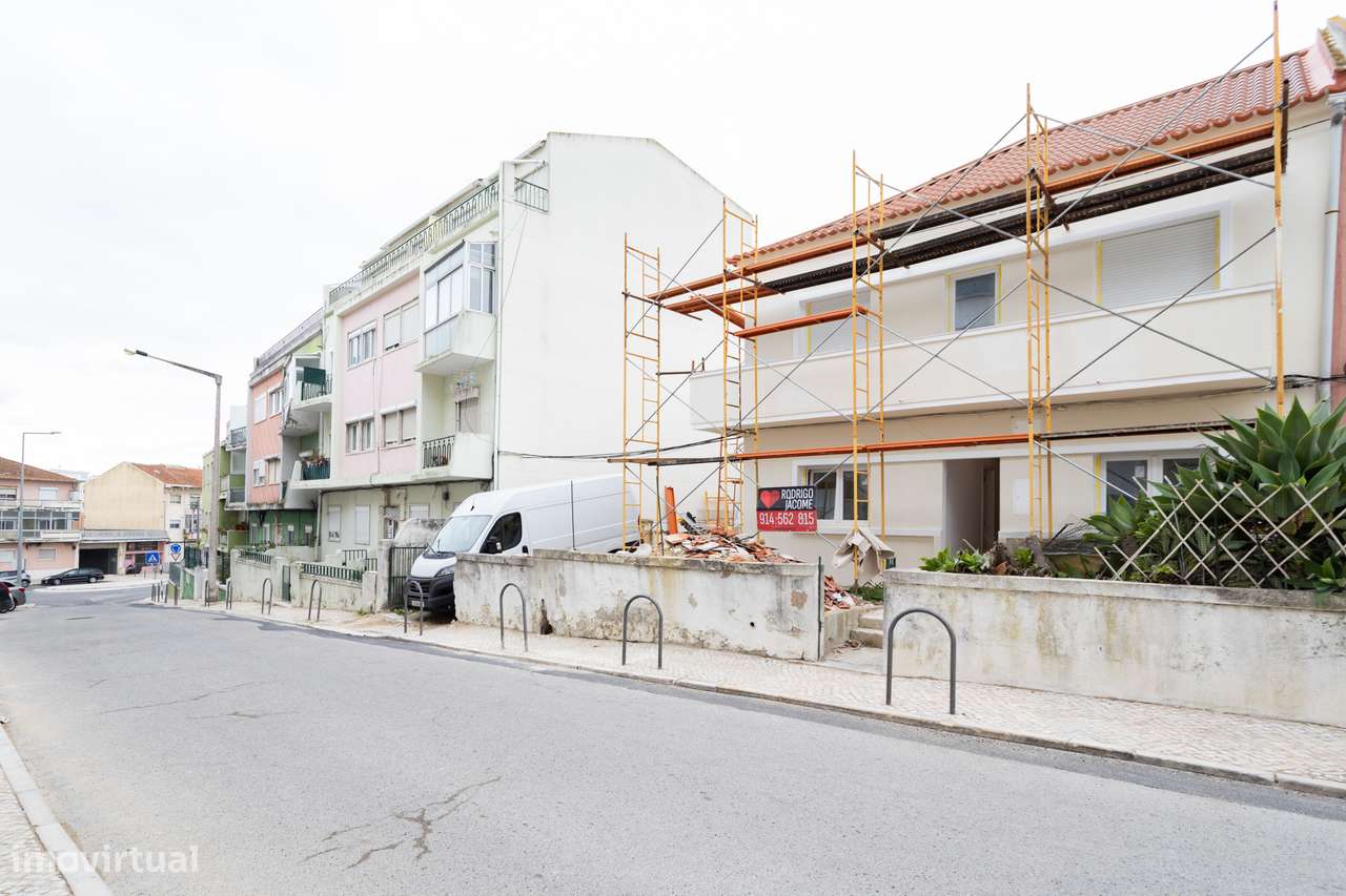 Apartamento T3 ( Andar de Moradia r/c ) em Almada - Grande imagem: 2/33