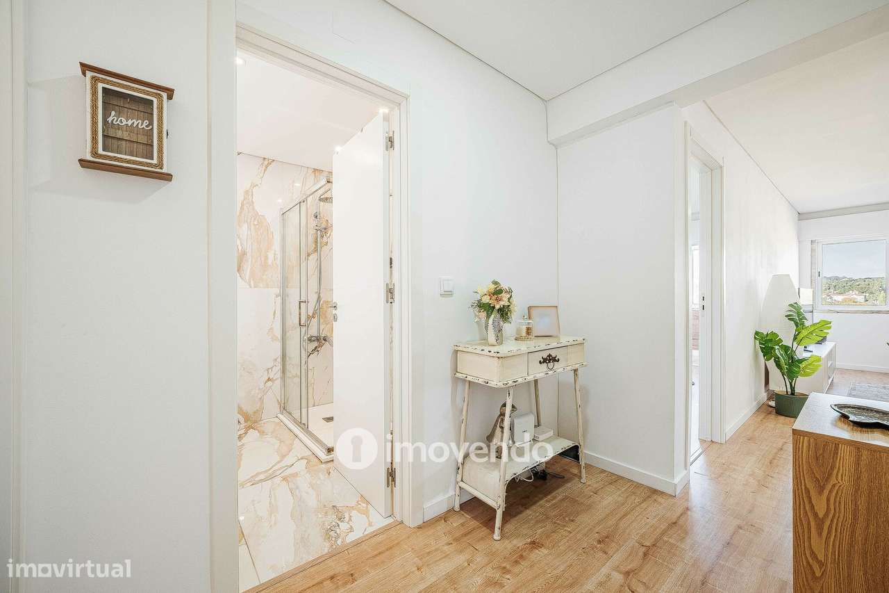 Apartamento T2 totalmente remodelado, com cozinha equipada, em Belas-27