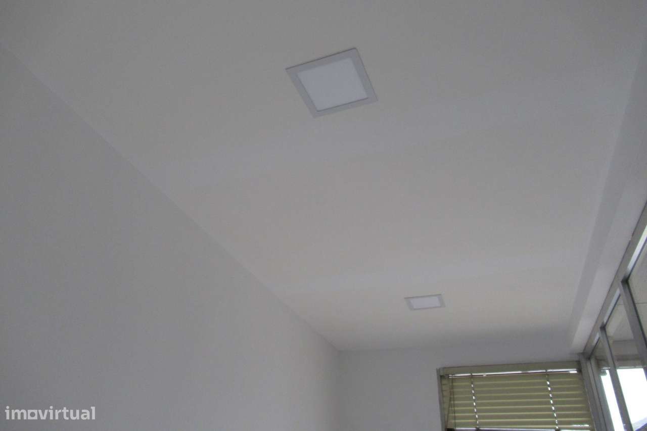 LOJA COM ARRECADAÇÃO. DUAS MONTRAS. - Grande imagem: 3/5