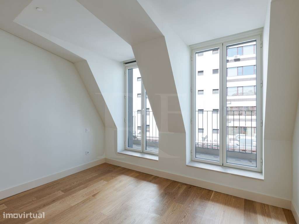 Apartamento T2 com varanda e vista rio em Lisboa-19