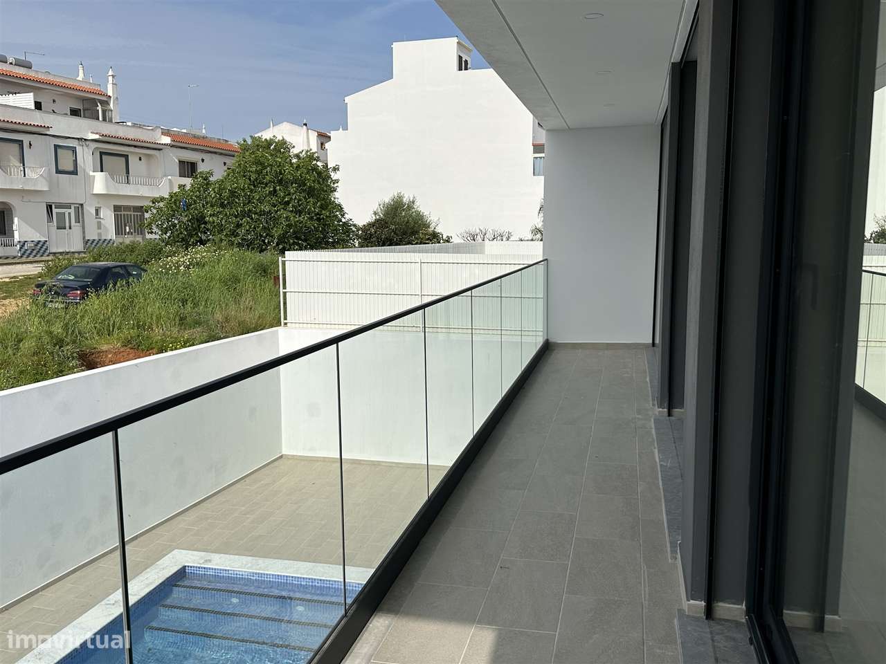 Moradia Unifamiliar de Luxo com Piscina e Jardim-44