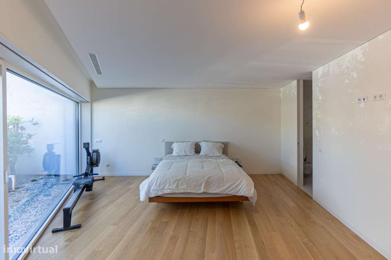 Moradia T3, em Leça da Palmeira na 1ª Linha de Mar-12