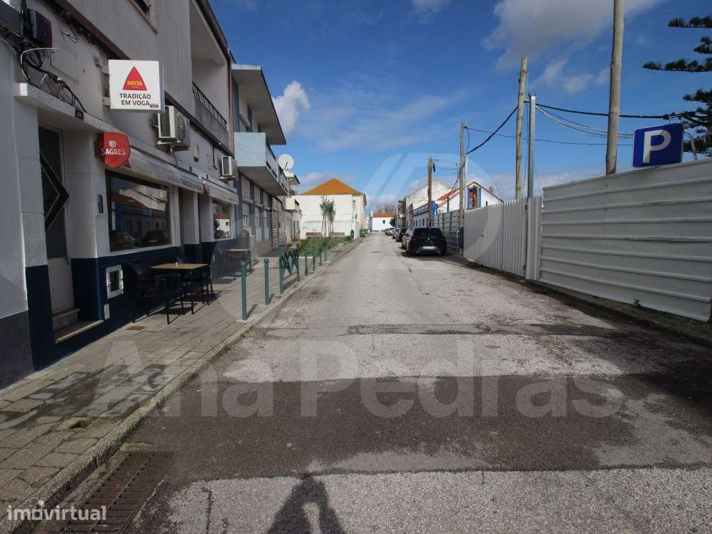 Moradia T2 Totalmente Reconstruída em Sarilhos Pequenos - Moita-14