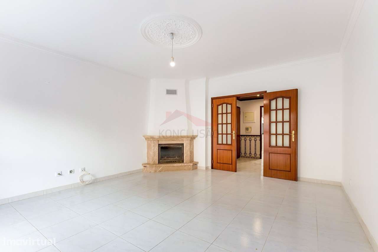 **Apartamento T3 em Venda no Carregado - Oportunidade Imperdível! ** - Grande imagem: 4/22