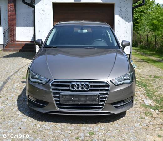 Audi A3 1.6 TDI Sportback ultra Attraction - 2