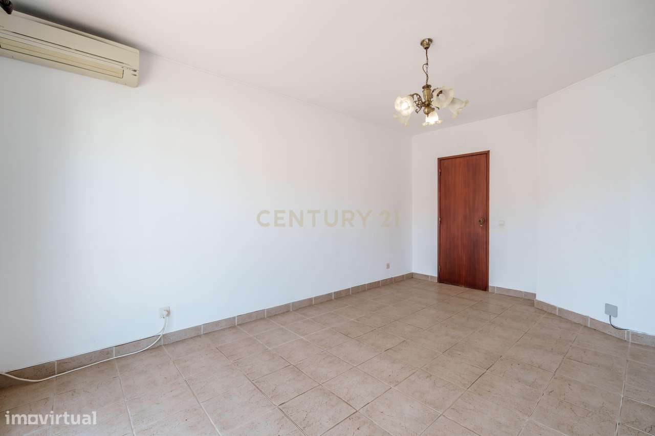 T2 renovado com varanda e terraço no Centro Histórico de Silves-9