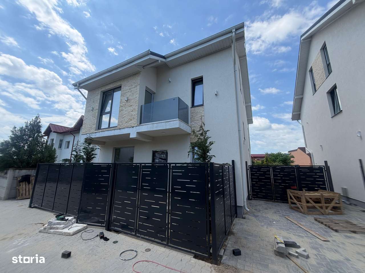 CASA INDIVIDUALA- 4 CAMERE, TOATE UTILITATILE, TEREN 240 MP, COMIS 0%-3