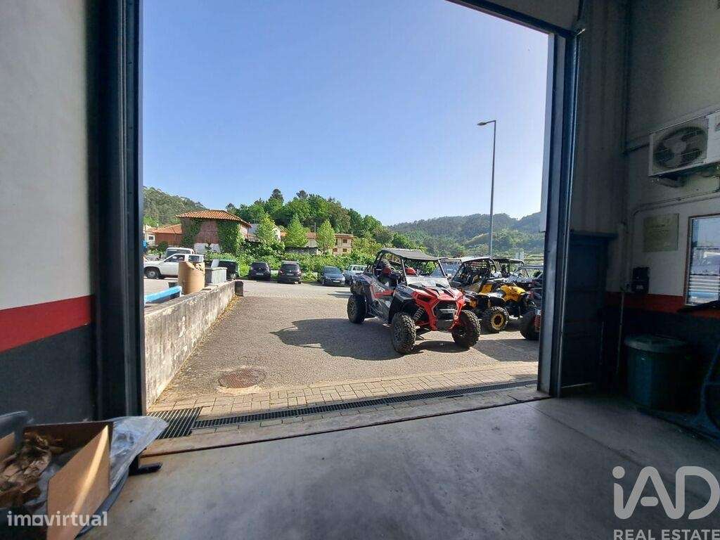 Hangar em Ponte da Barca, Vila Nova de Muía e Paço Vedro de Magalhães - Grande imagem: 3/30