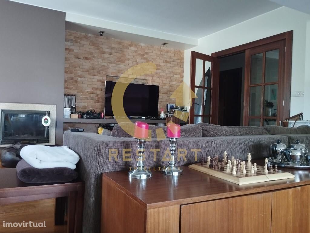 Apartamento T4 com Varanda e Vistas Rio no Campo Alegre