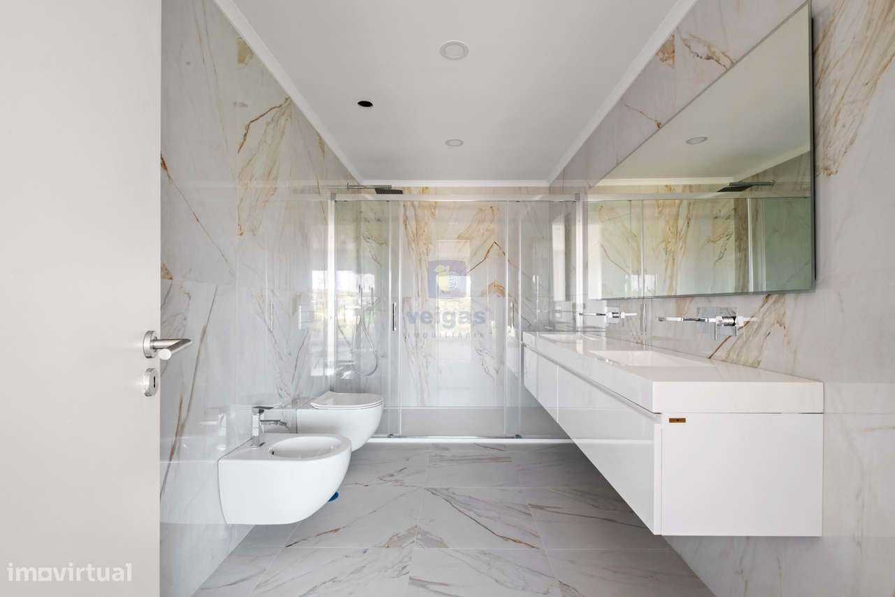 Moradia T5 Contemporânea com Piscina Aquecida – Santa Iria da Azóia-10