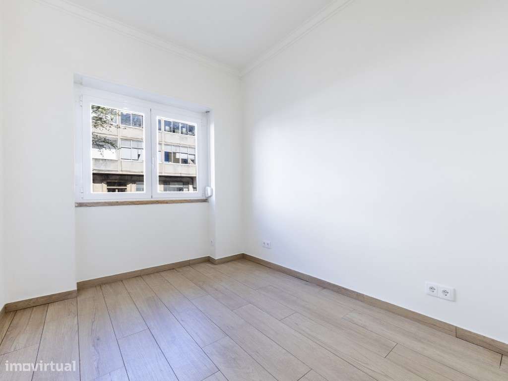 T2 Totalmente Remodelado na Damaia | Junto às Portas de Benfica-10