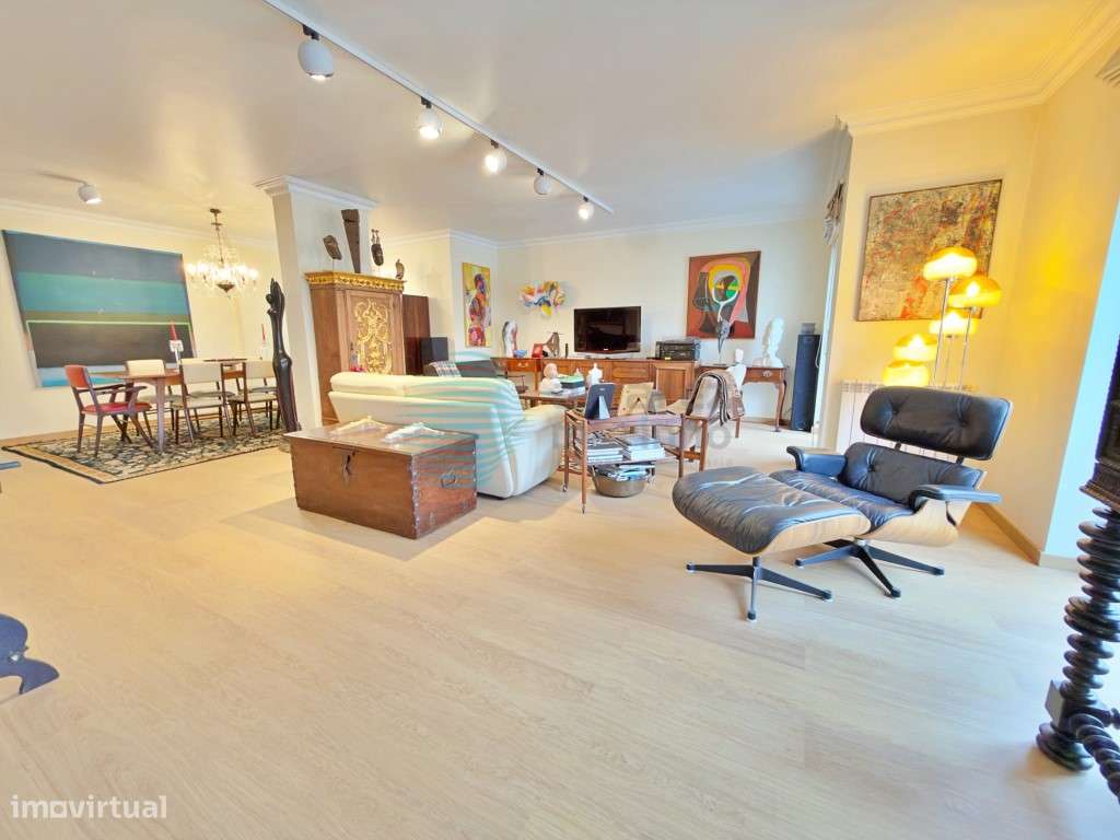 Apartamento T5, com 3 varandas, 2 lugares de estacionamento e Arrec... - Grande imagem: 5/45