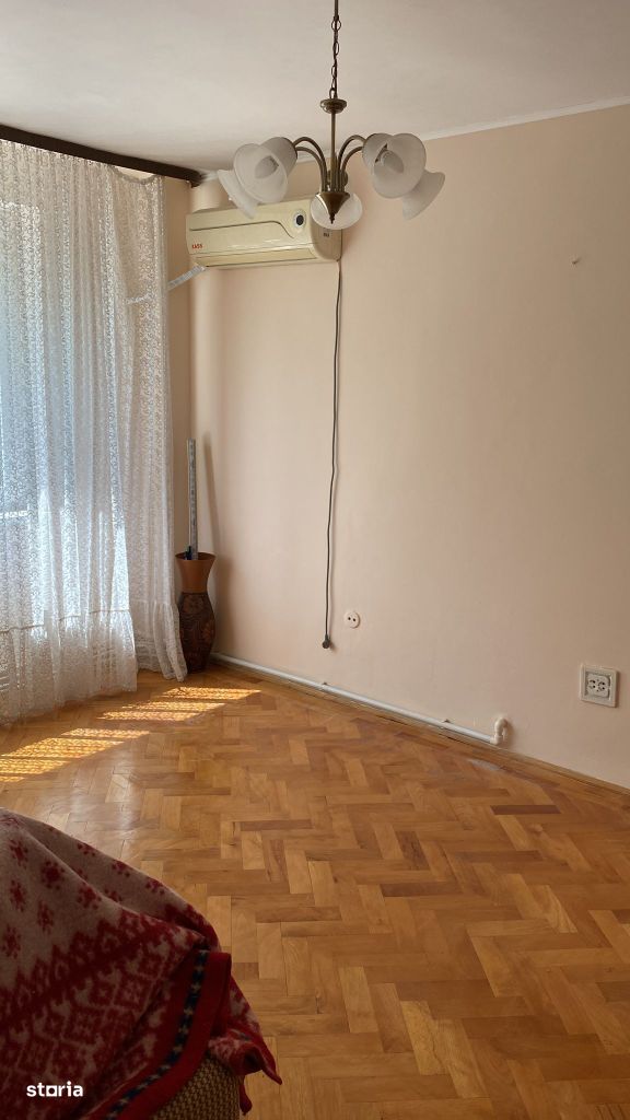 De vanzare apartament cu 3 camere zona Bariera