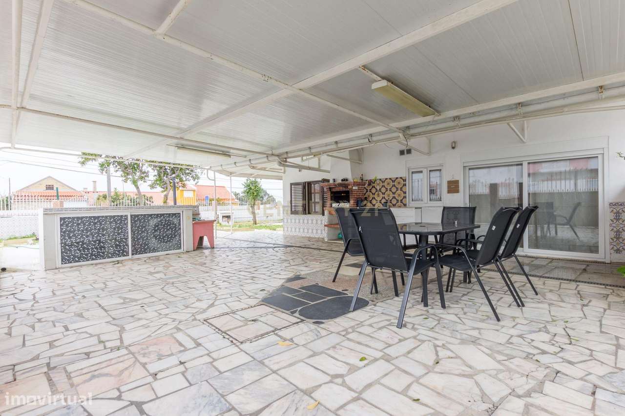 Moradia isolada  de gaveto com  5 assoalhadas num lote de 426 m2 na Qu - Grande imagem: 4/29