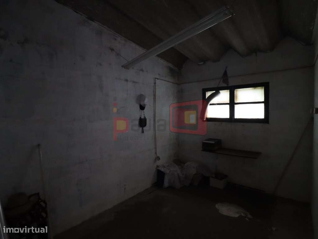 TERRENO COM CASAS - SARILHOS GRANDES-47