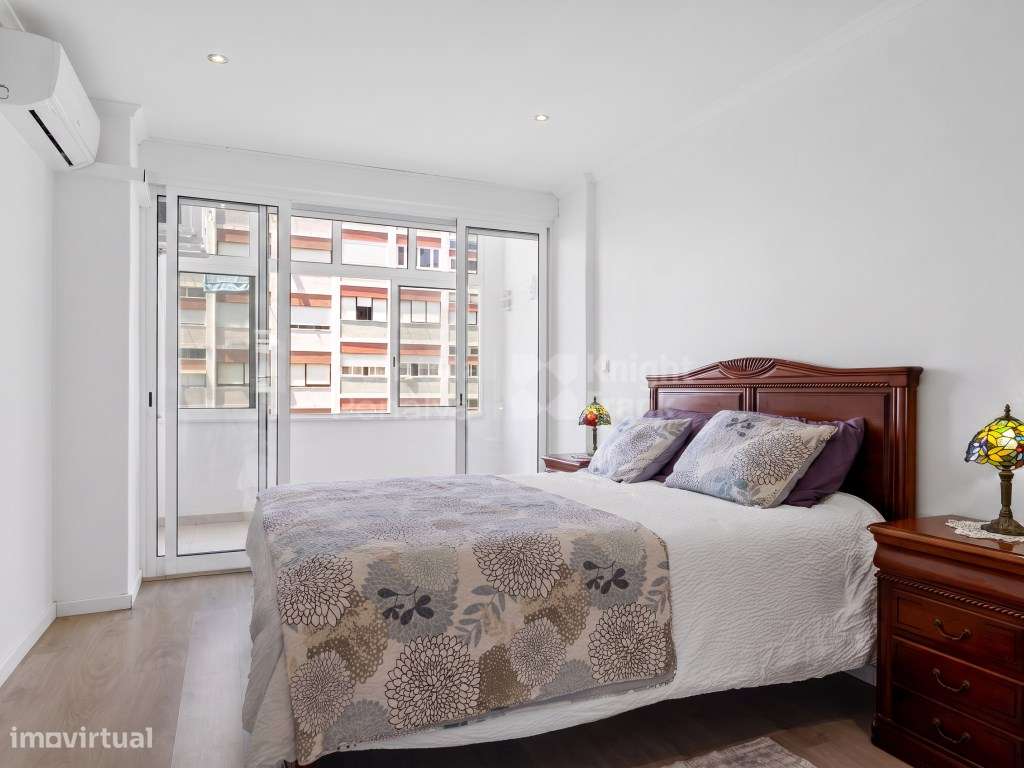 Apartamento T2 remodelado para venda em Verderena, Barreiro-11