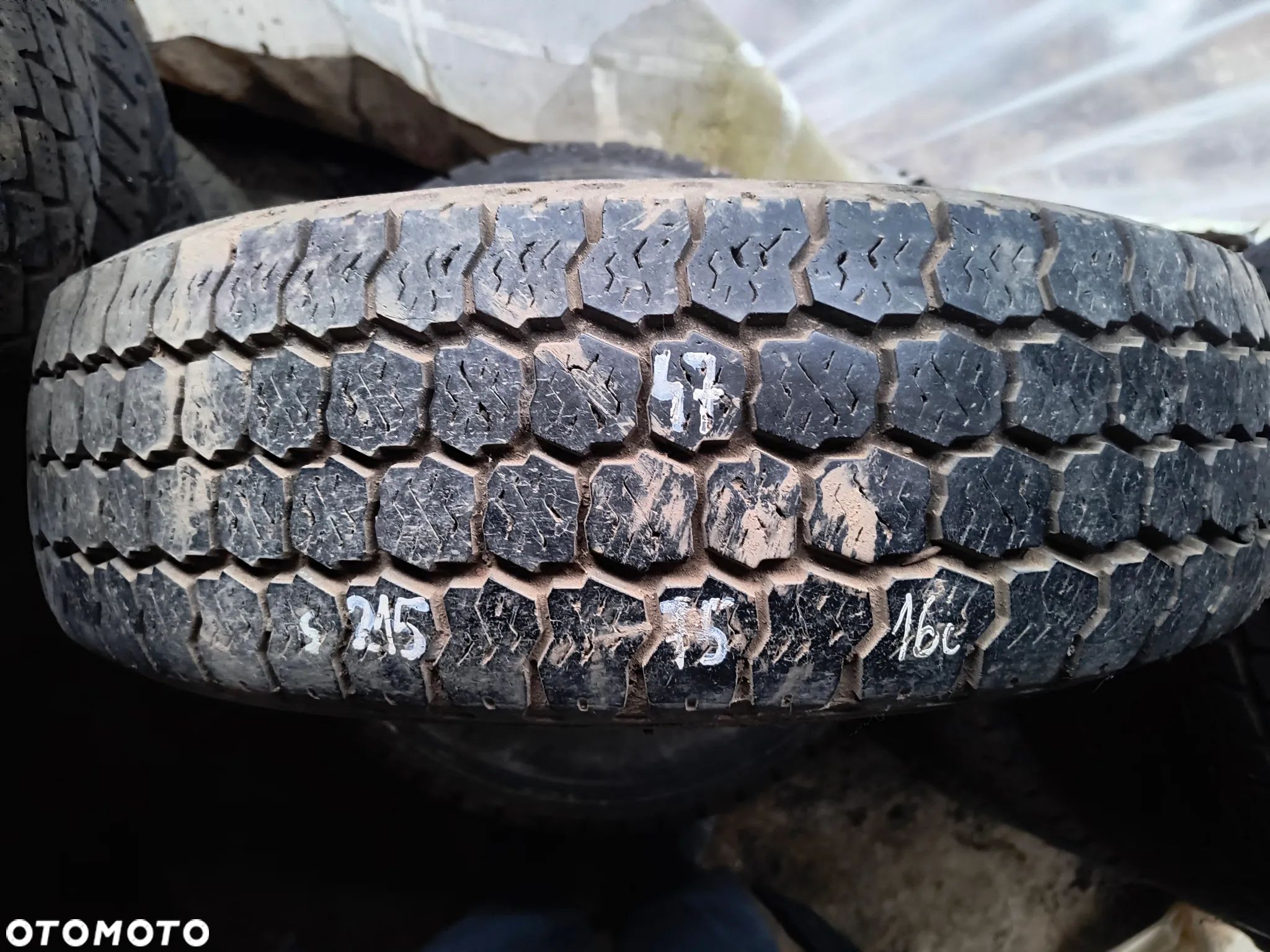 Goodyear 215/75/16c nr 47 - 1