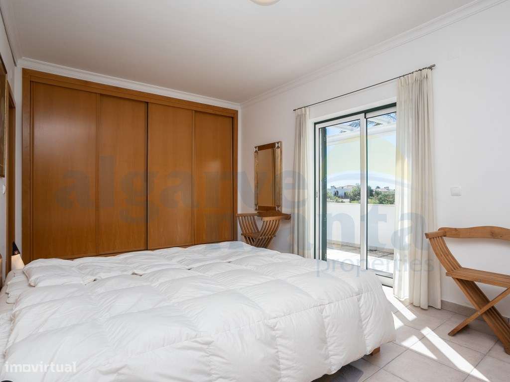 Moradia T5 com Jardim e Piscina + Lote Urbano para construção - Cas...-34