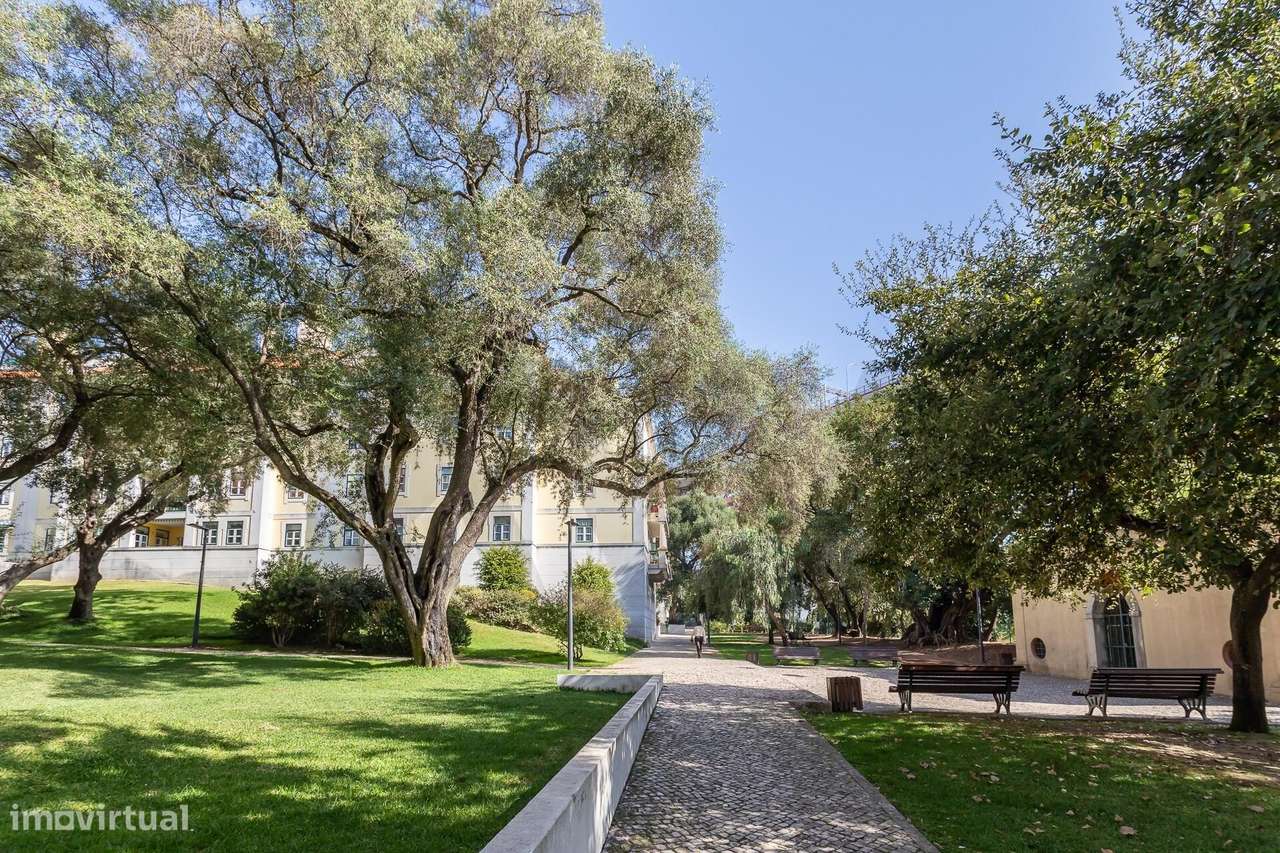 Alcântara | T1 em Condomínio Privado com Piscina, Estacionamento e Seg-26