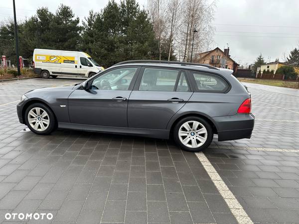 BMW Seria 3 320d DPF Touring - 21