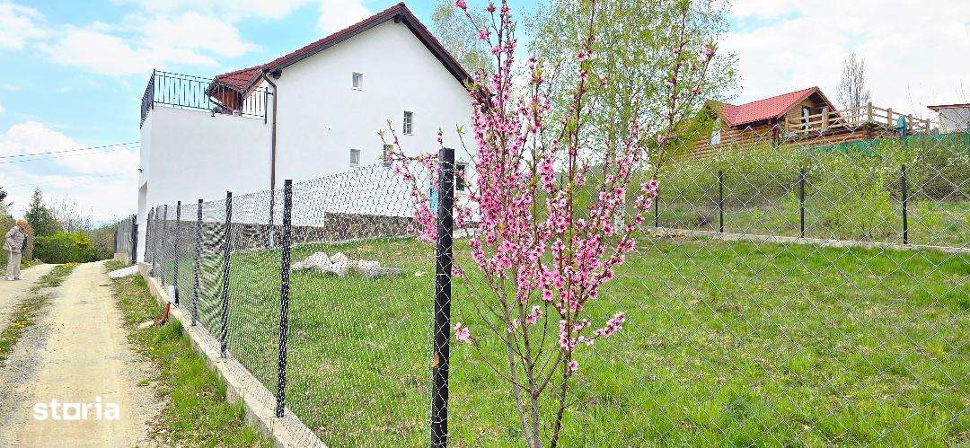 "Casă nouă in Tocile + 856 mp teren + priveliște =stil de viata buna.-2