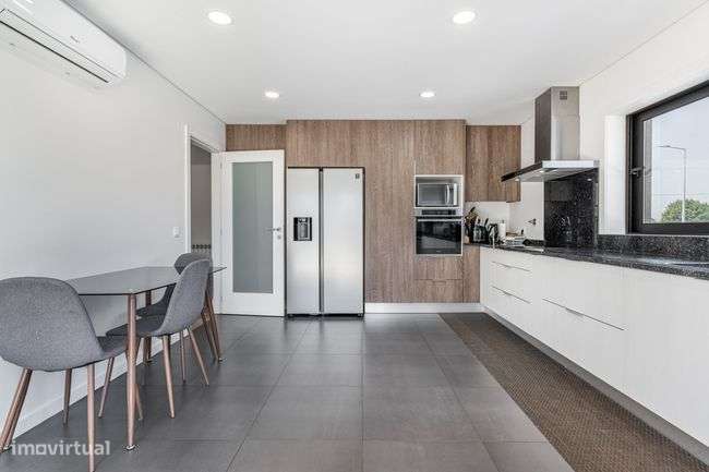Moradia T4 com 2 Suites em Dume - Braga-7