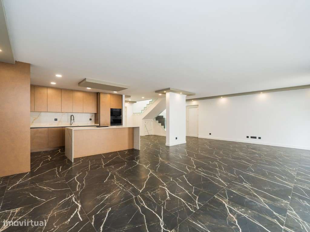 MORADIA NOVA T4 COM PISCINA - SERRA DE CASAL DE CAMBRA-9