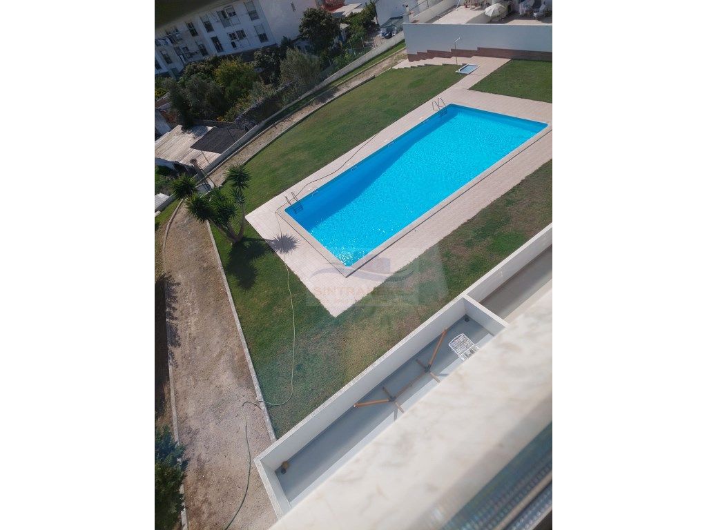 Apartamento T3+1 em condomínio fechado com piscina em Loures