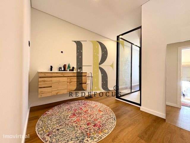 Moradia T4 de Luxo com Piscina e Jardim em Esmoriz-32