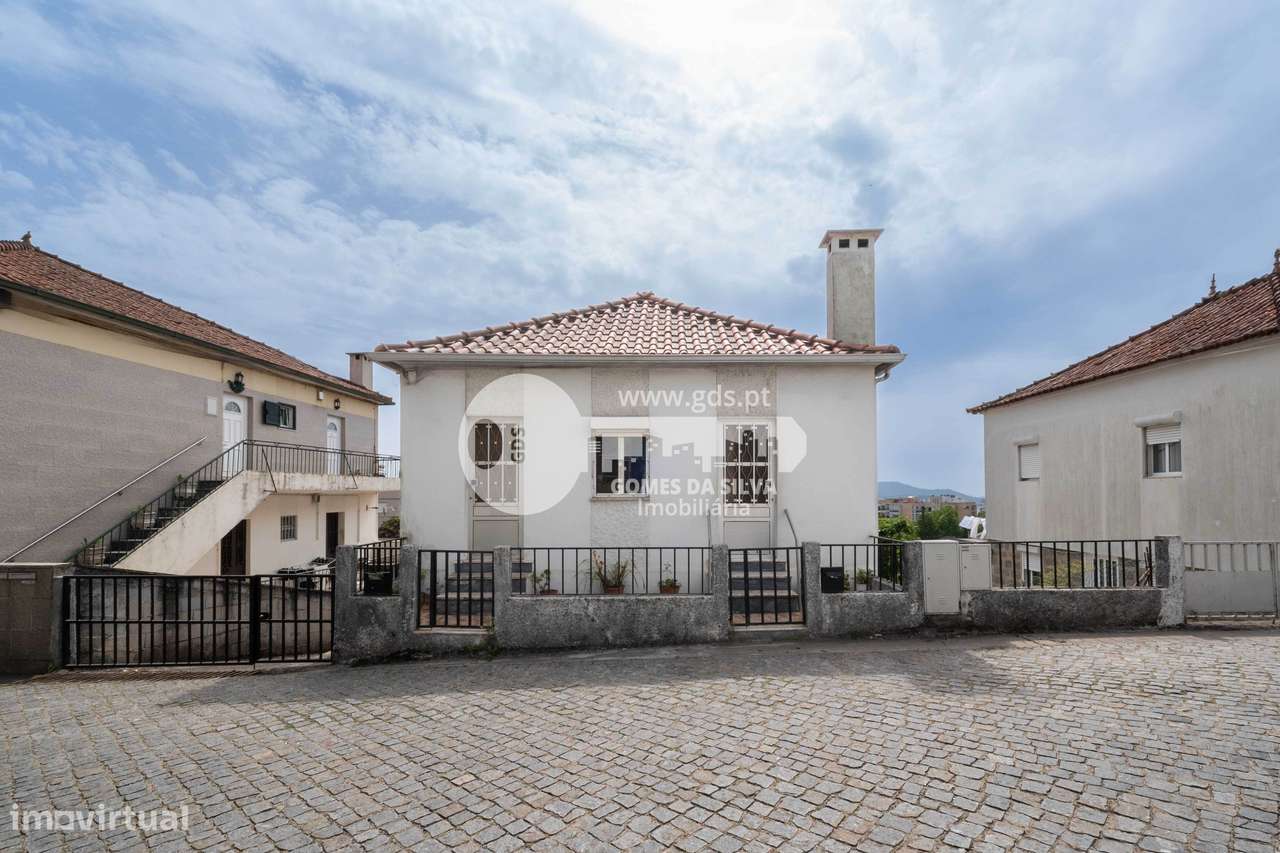 Moradia Bifamiliar T6 em Nogueira, Braga-31