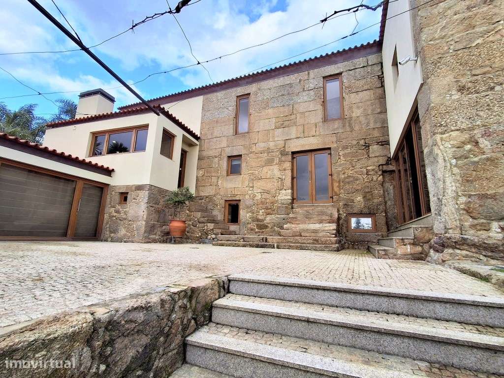 Moradia T4 em pedra, com piscina em Airó - Barcelos-14