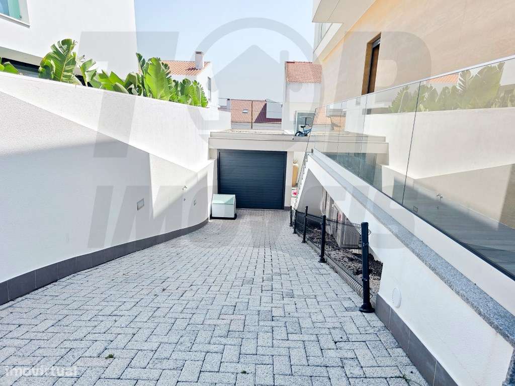 Moradia de Luxo V6 com Piscina, Terraço e Acabamentos de Alta Quali...-38