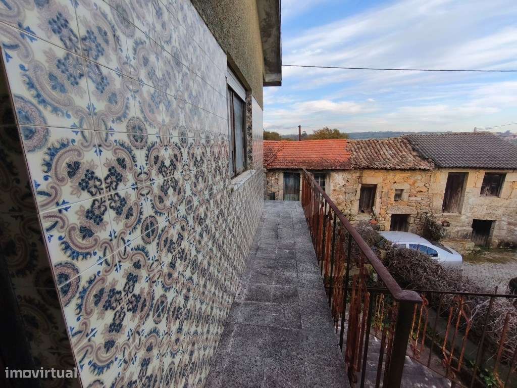 Oportunidade absolutamente imperdível - Moradia com parte renovada ...-34