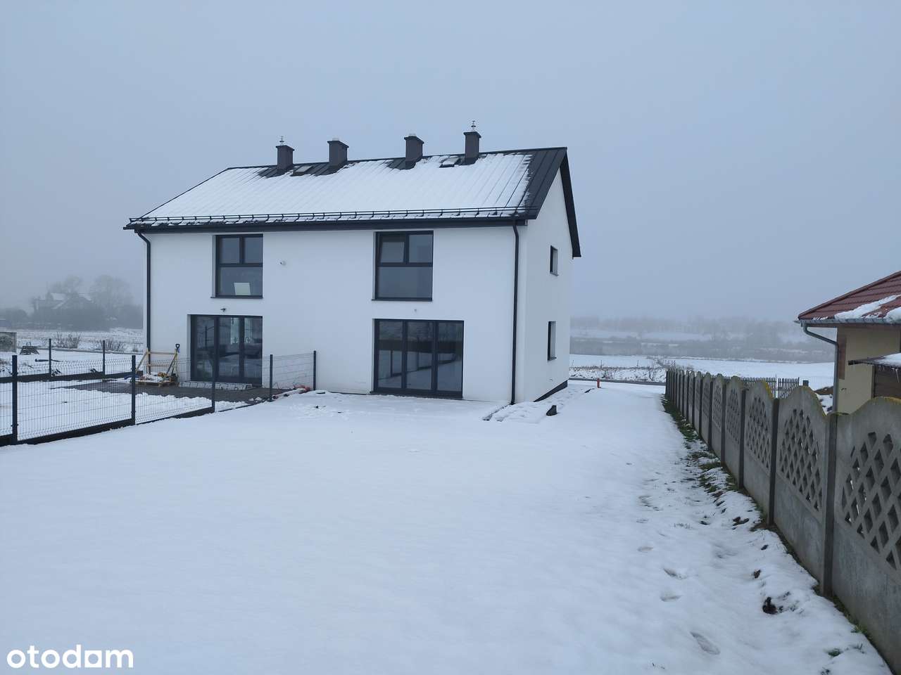 Nowoczesny dom w zabudowie dwulokalowej blisko lasu i jezior Lewa str - Pełny obrazek: 2/11