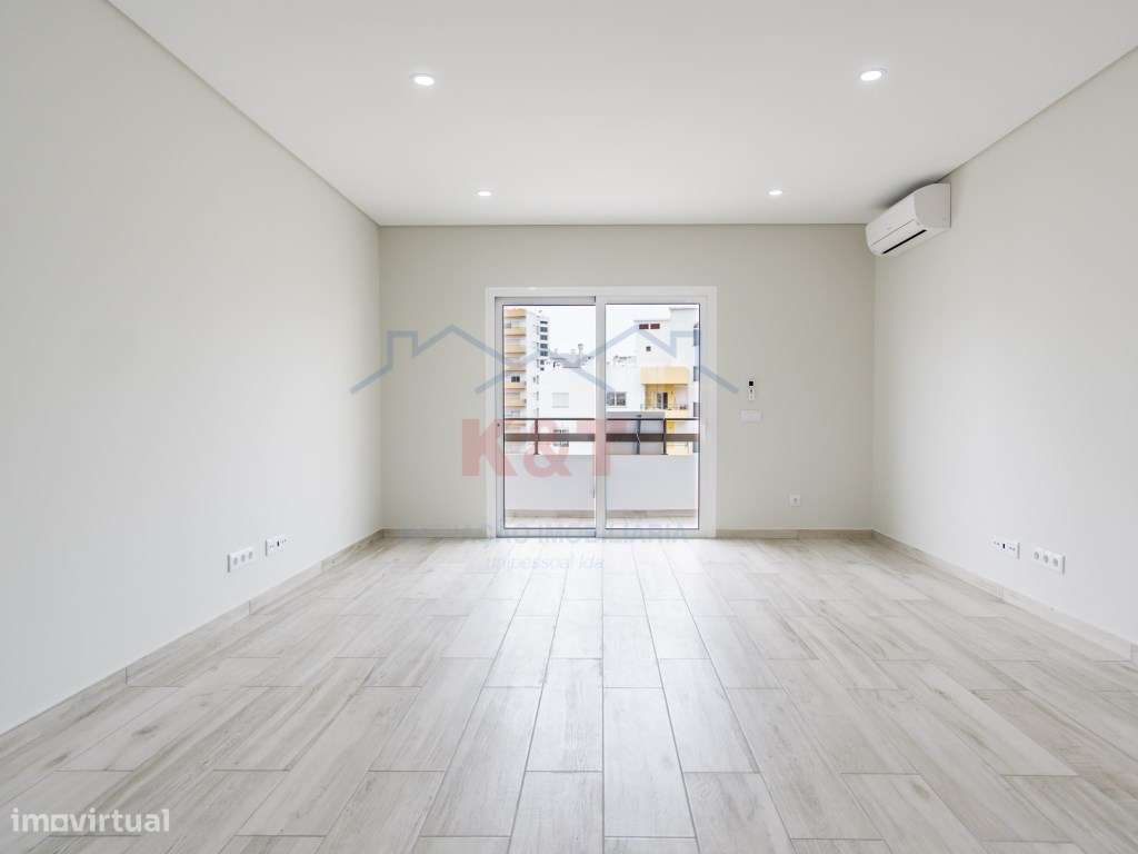 T2 na Praia da Rocha totalmente Remodelado-6