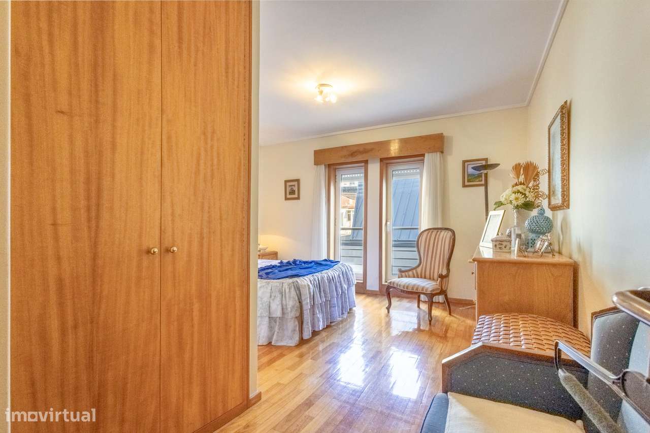Apartamento T3, prédio com elevador e garagem!-16