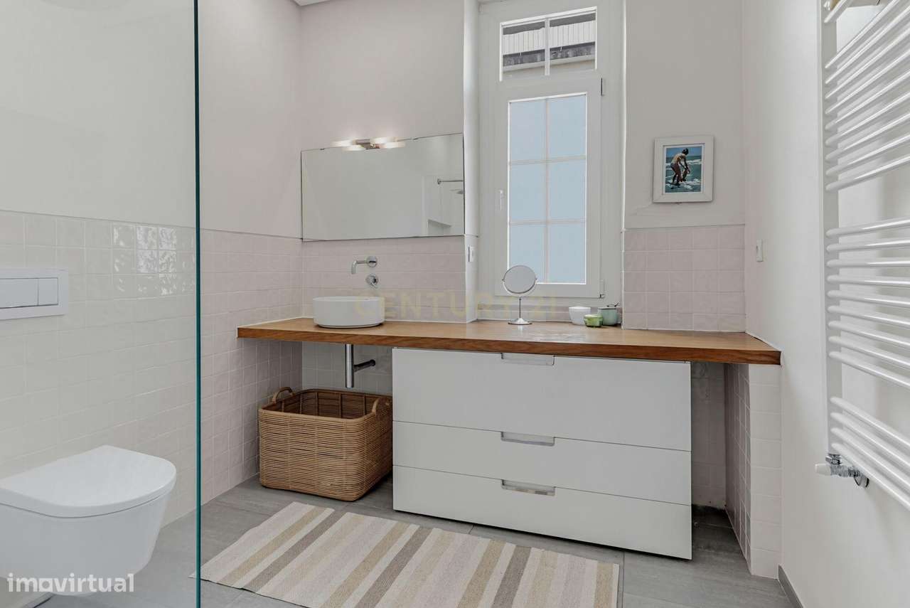 Moradia isolada T3 + 1 com vista mar em localização premium no coração-38