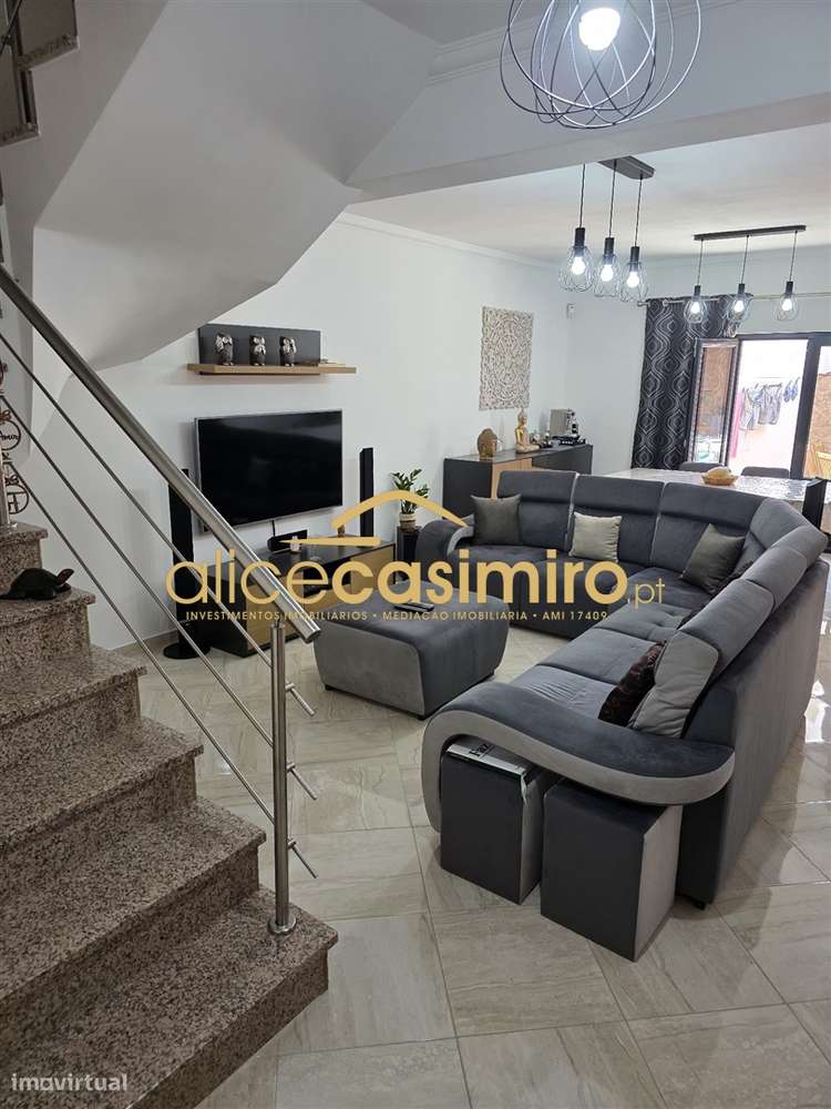 Moradia T4 - boas áreas- excelente estado!-14