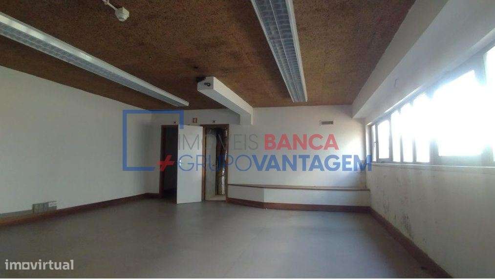 Prédio Serviços no centro de Vila Real - Grande imagem: 4/7