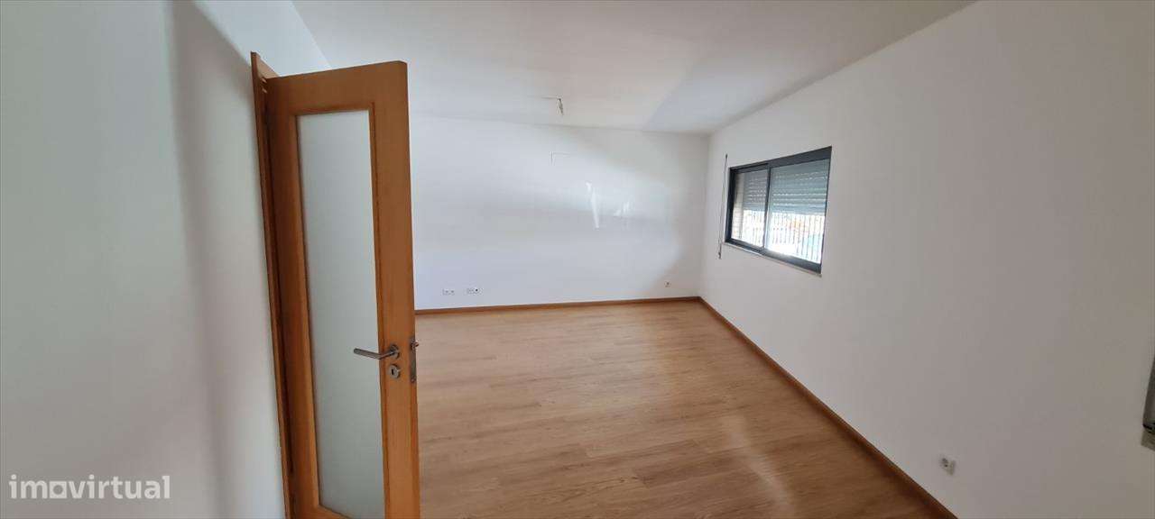 Apartamento T1 no centro de Olhão, inserido no edifício “Ondas do Mar” - Grande imagem: 4/18