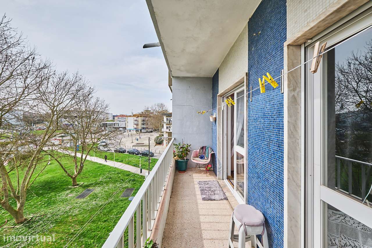 Apartamento com 3 quartos - Corroios-17