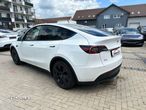 Tesla Model Y Long Range Dual Motor AWD - 3
